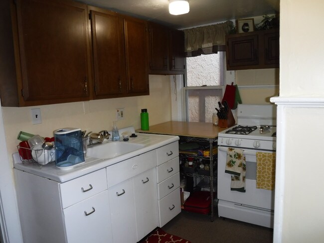 kitchen - 6326 Bartlett St