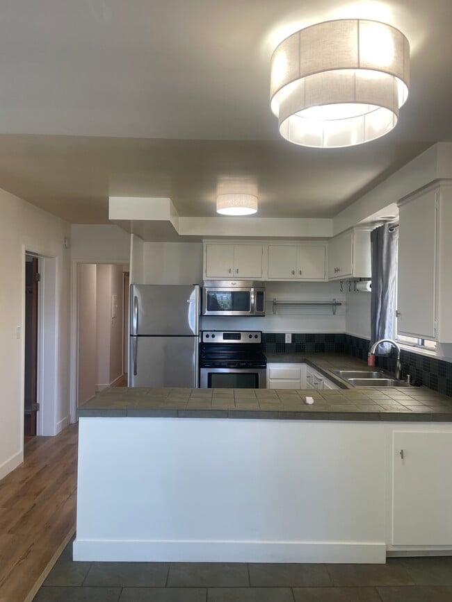 Building Photo - 563 Avenue A