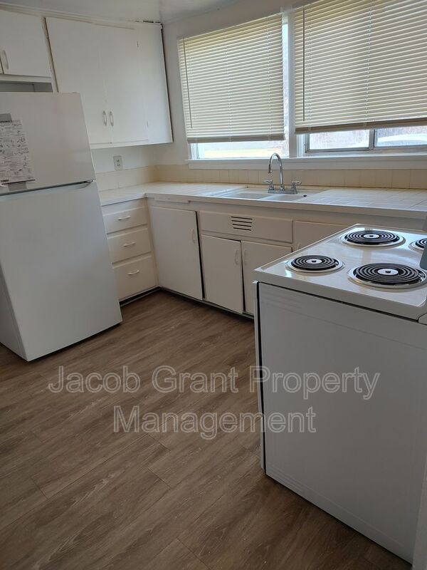 Foto del edificio - 1282 Highland Dr