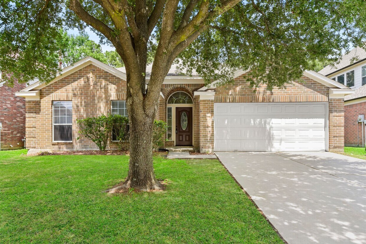 Primary Photo - Open Living, Great Layout, Prime Location