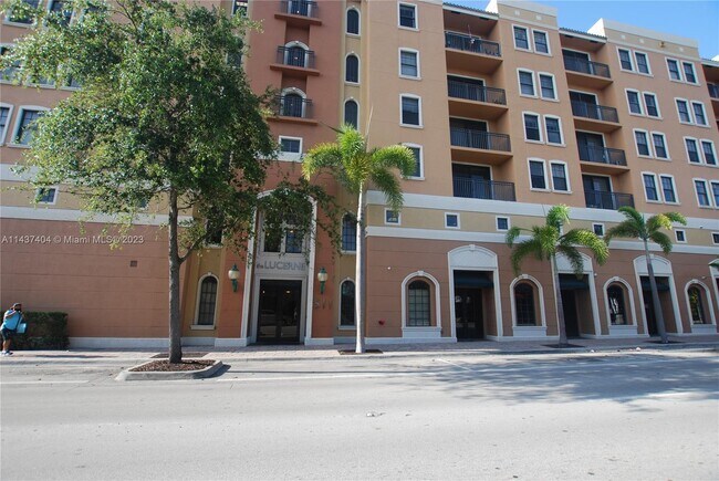 Building Photo - 511 Lucerne Ave