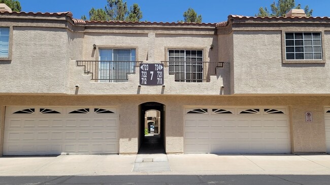 Building Photo - Great Location in Green Valley
