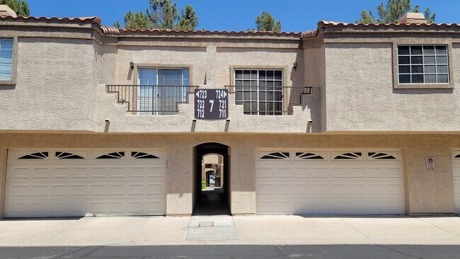 Foto del edificio - Great Location in Green Valley
