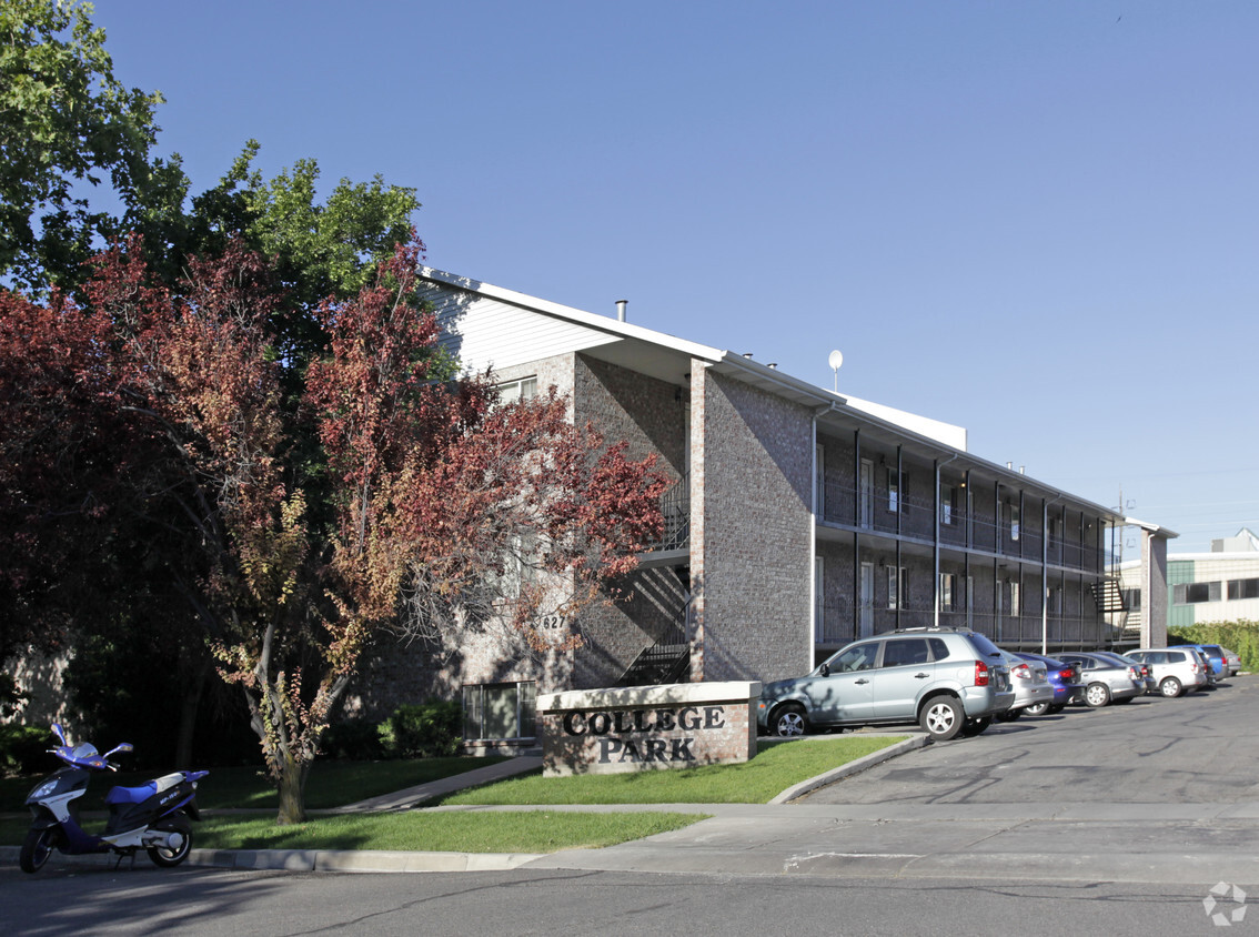 Foto del edificio - College Park Apartments