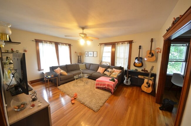 Very nice 3 bed 1 bath in Brighton.... SEPT 1ST MOVE IN - Very nice 3 bed 1 bath in Brighton.... SEPT 1ST MOVE IN House