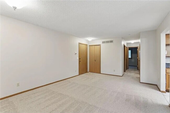 Foto del edificio - Spacious 2 Bedroom Townhome in Maple Grove!
