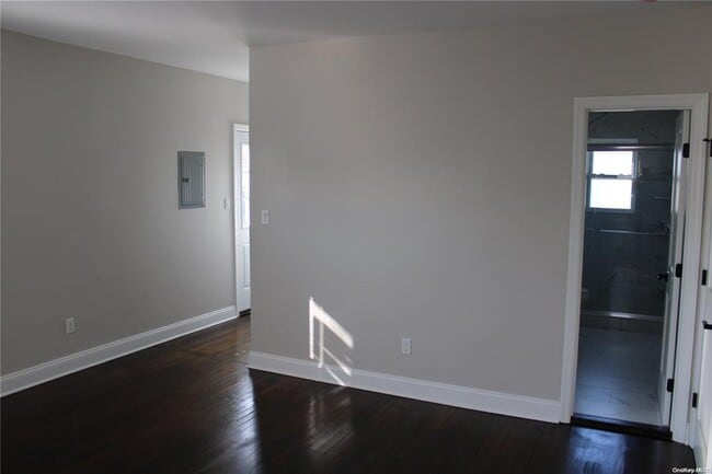 Building Photo - 32 E Fulton St
