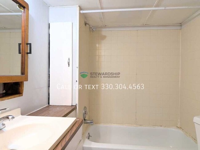 Building Photo - 5011 Settlers Trce