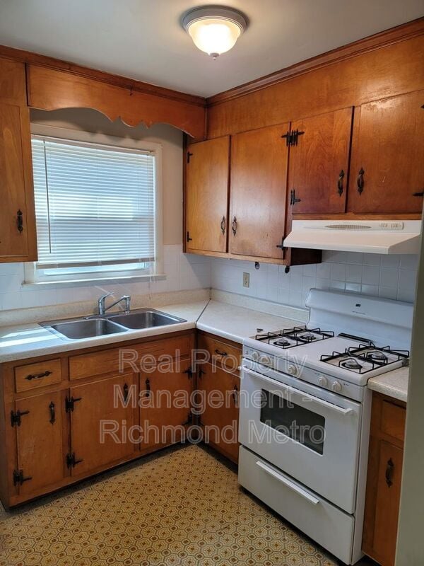 Building Photo - 1138 Shuford Ave