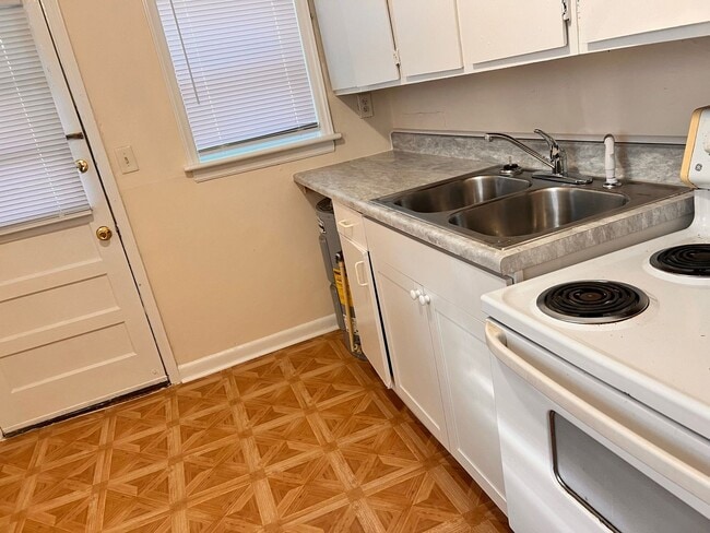 Building Photo - Cozy Two Bedroom Brick Home in Westerly Hi...