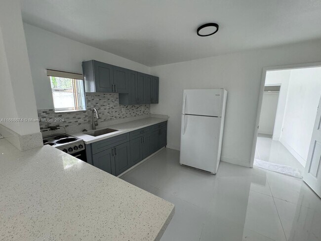 Building Photo - 3340 SW 94th Pl