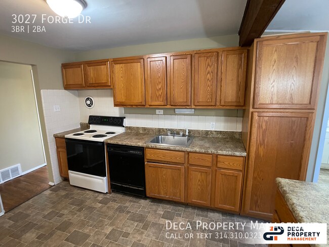 Building Photo - 3 Bedroom House
