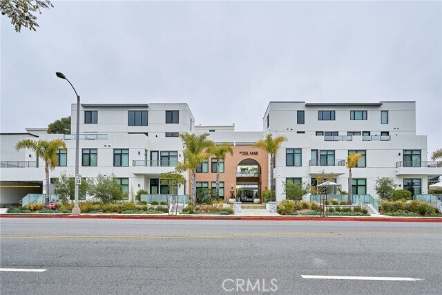 Foto del edificio - 399 E Del Mar Blvd