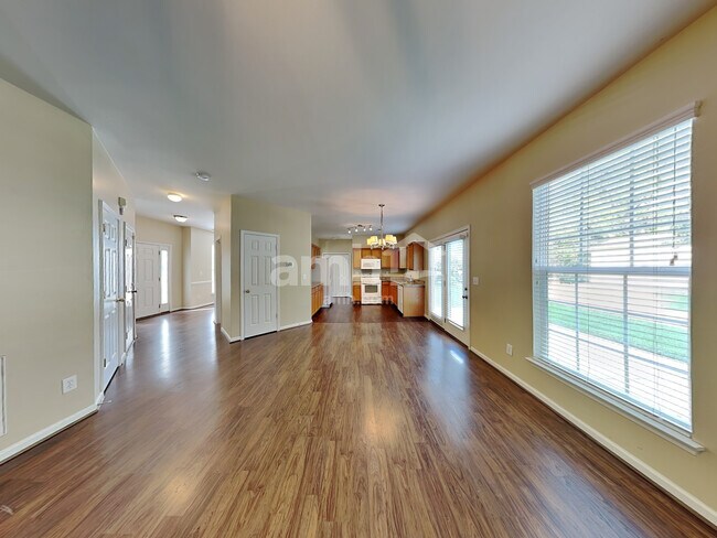 Foto del edificio - 6172 Roseway Ct