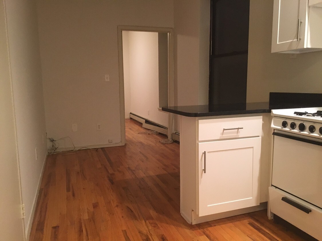 Foto principal - 205 W 102nd St