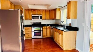 Building Photo - 4452 Del Valle Pkwy