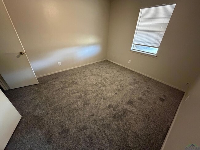 Building Photo - 3109 Dundee Rd