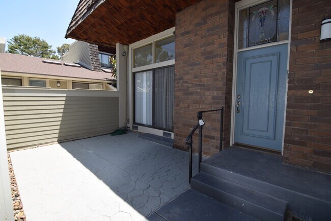 Foto del edificio - 13340 Maxella Ave