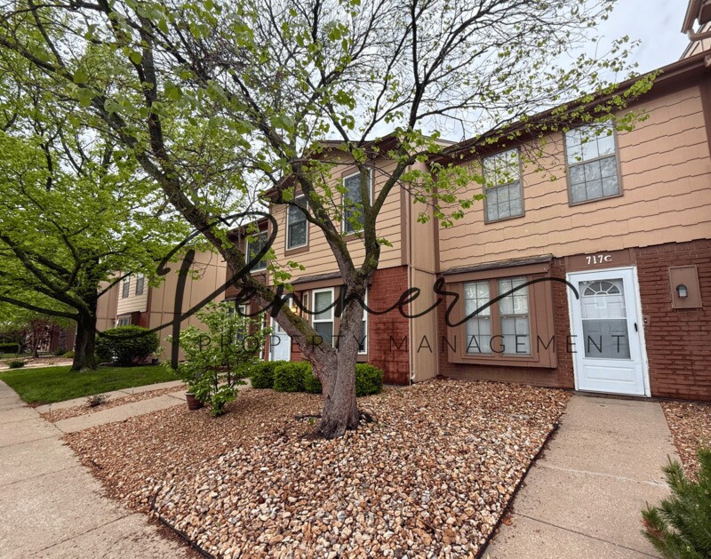 Foto principal - 717-C SW LIGGETT RD