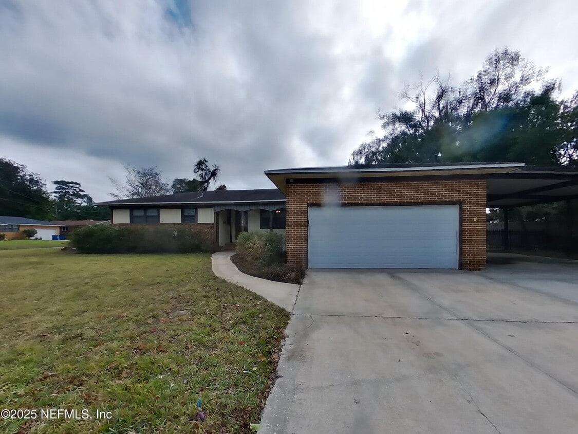 Foto principal - 8588 Lamanto Ave N