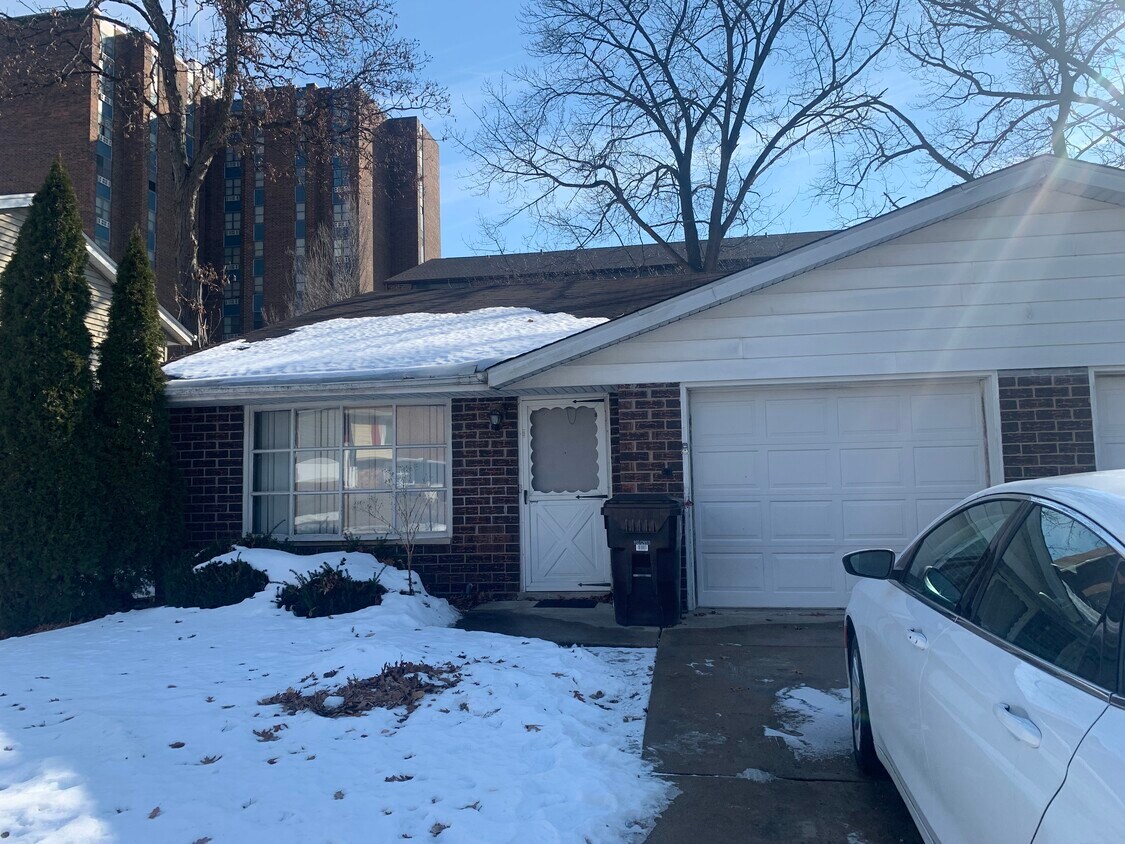 Primary Photo - 2714 W Millbrook Ct
