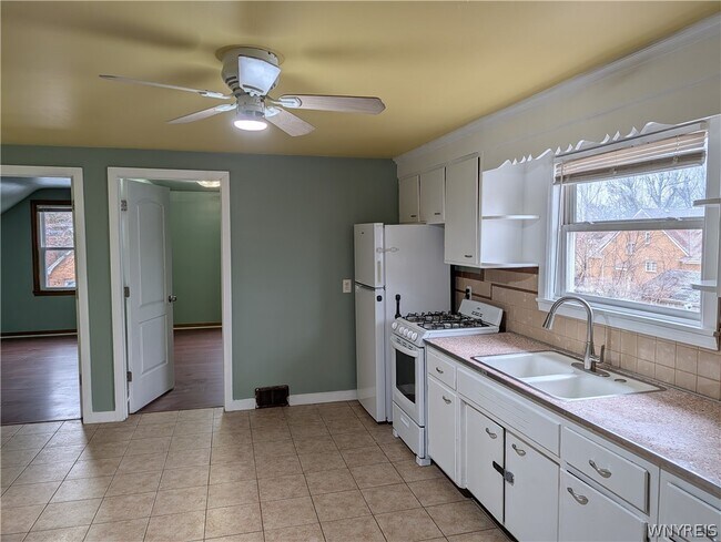 Foto del edificio - 162 Stewart Ave