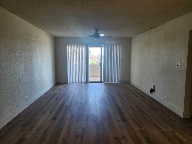 Foto del edificio - Courtyard 525 Apartments