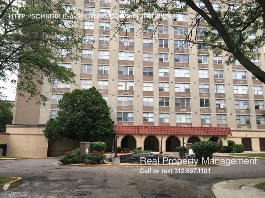 Primary Photo - 4300 W Ford City Dr