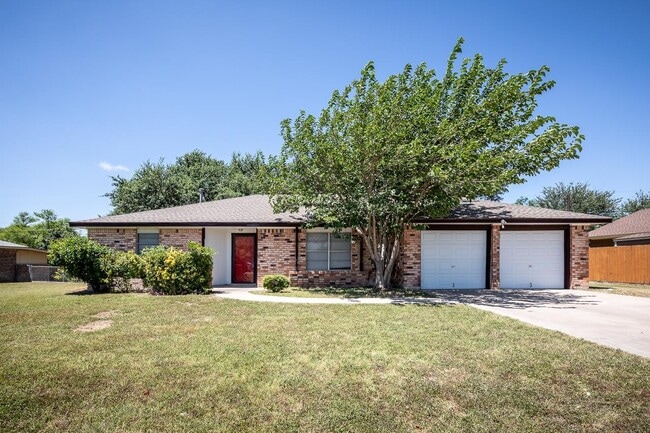 Building Photo - 213 Fox Dr