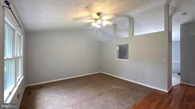 Foto del edificio - 2725 Vivians Way