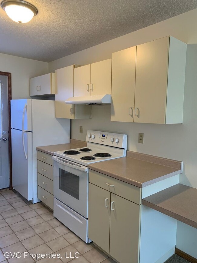 Building Photo - 550 Rublee St