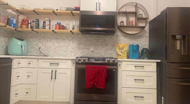 Kitchen - 7819 Melvin Rd