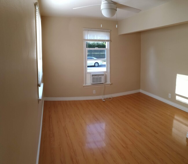 Foto del edificio - 706 1/2 Knoxville Ave