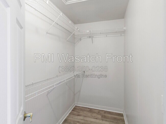 Foto del edificio - 3211 S 945 E