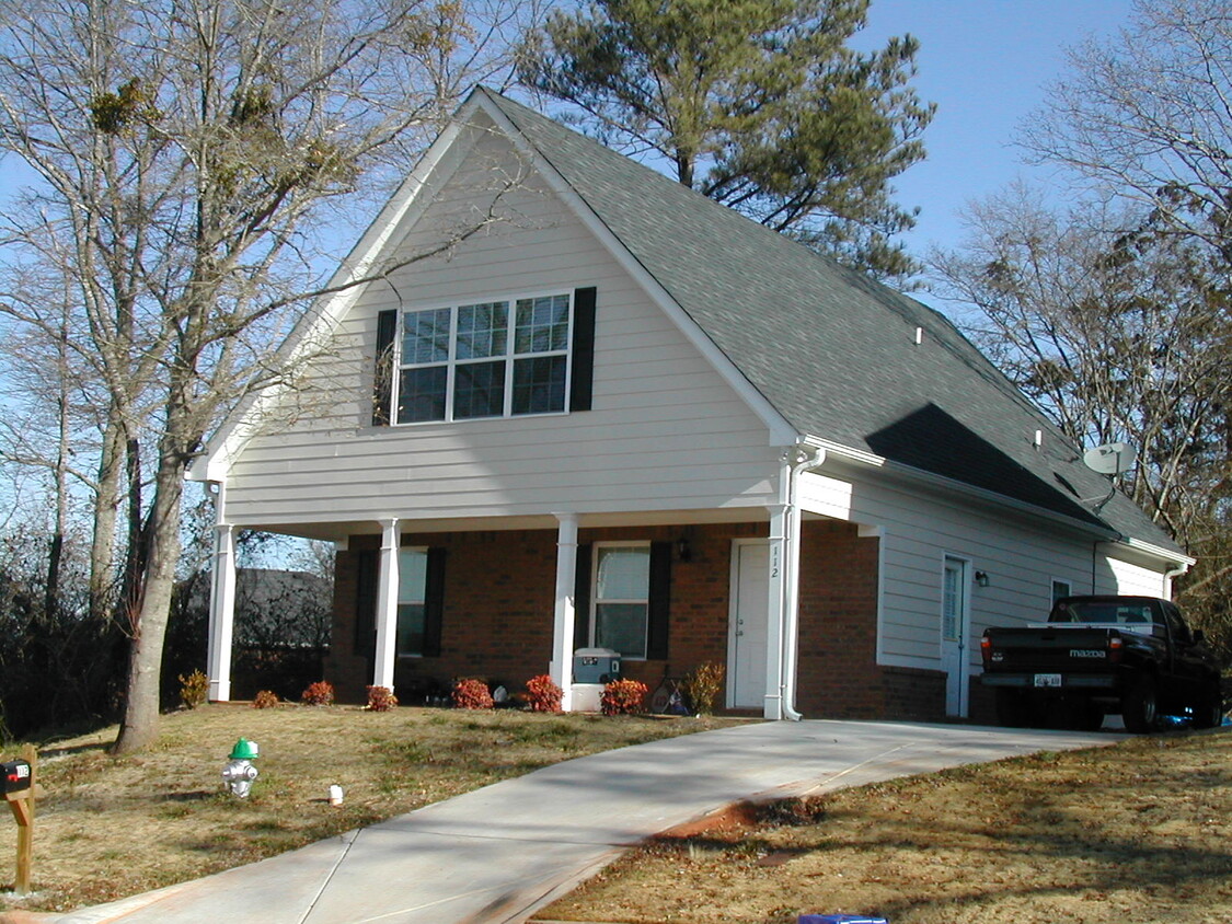 Primary Photo - 112 Pineview Ct
