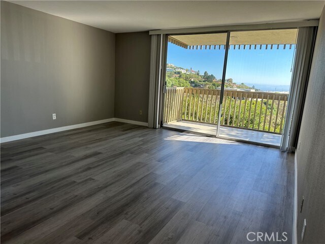Building Photo - 6526 Ocean Crest Dr