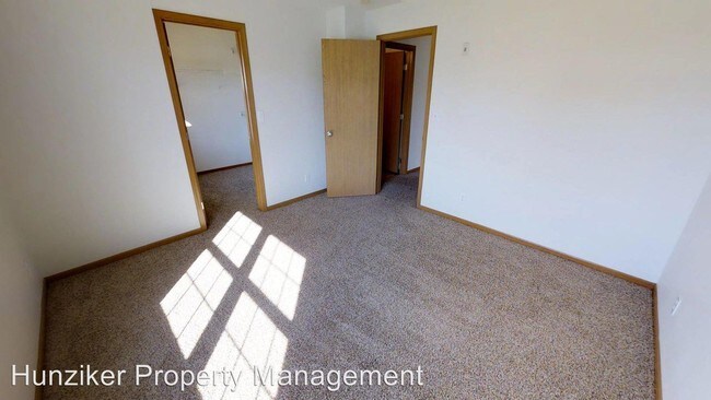 Building Photo - 3911 Maricopa Dr