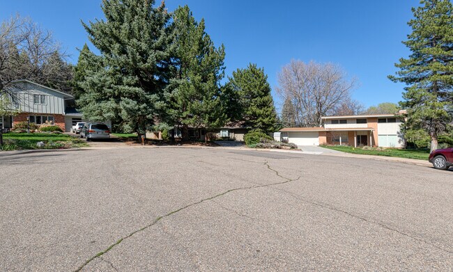 Foto del edificio - 565 Jack Pine Ct