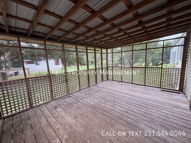 Building Photo - 7719 Bermuda Dr