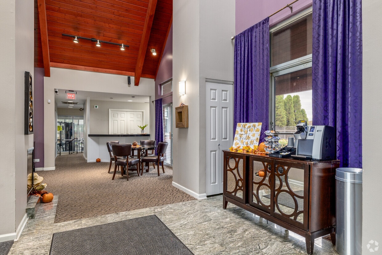 Bristol Club Apartments - 5700 S Walnut Ave Downers Grove, IL 60516 |  Apartments.com, image size:1240x827