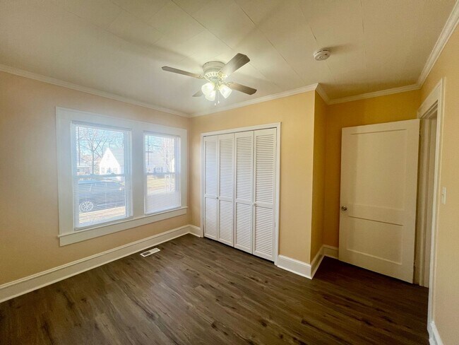 Foto del edificio - Two bedroom 1 bath house in Burlington