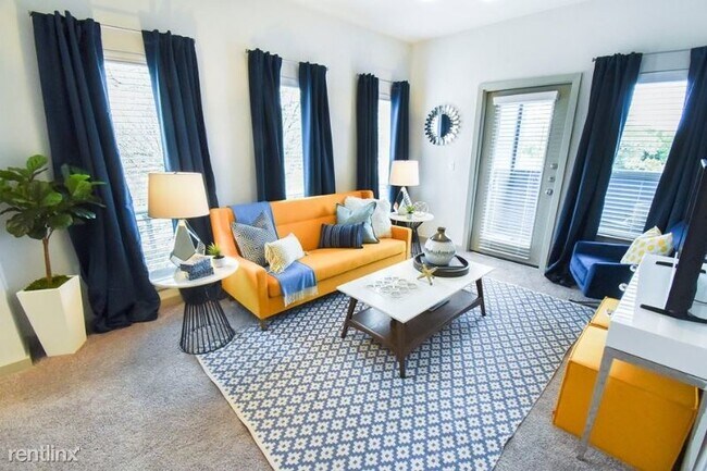 Foto del edificio - 4415 S IH 35 Frontage Rd