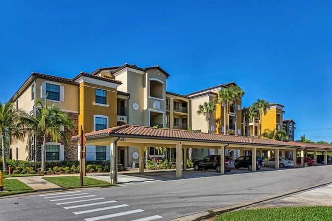 Foto del edificio - Available from Jun 1st as a furnished annual 2BR/2BA+Den Condo in Treviso Bay!