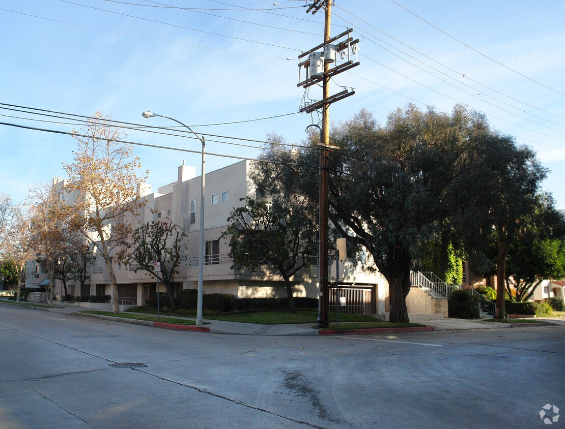 Foto del edificio - 11230 Klump Ave