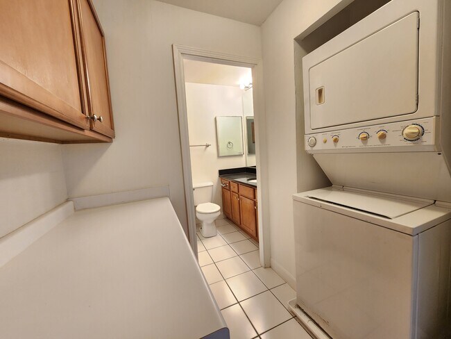 2/2ba Laundry - Prospect Tower