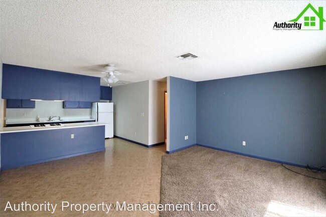 Building Photo - 2 br, 1.5 bath House - 2815 Redbud Lane