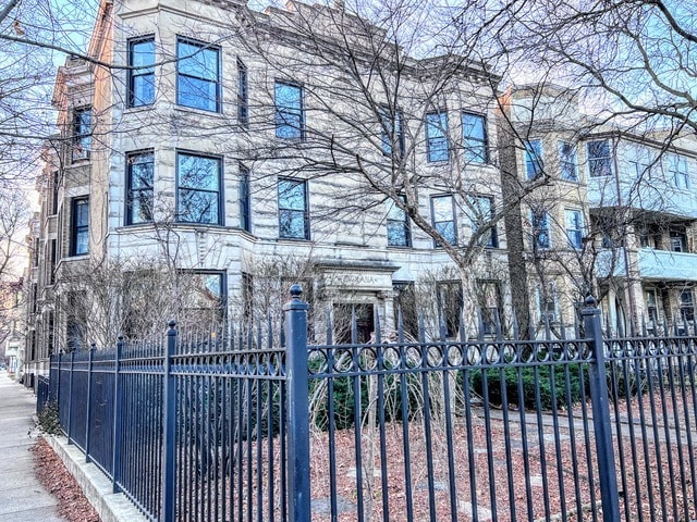 Building Photo - 2502 N Kedzie Blvd