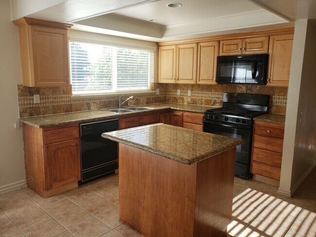 Building Photo - 769 San Simeon Dr