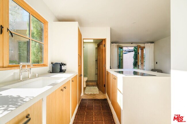 Foto del edificio - 2640 Clyde Ave