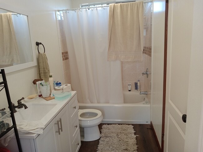 Foto del edificio - 408 S Ash Ave